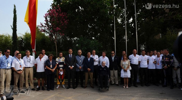 Közösen gyászoltak