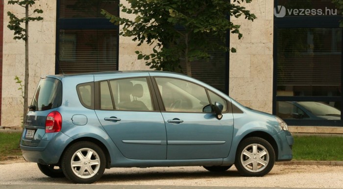 Átlagosan 6,8 litert fogyasztott, nem rossz a fürgeséghez képest
