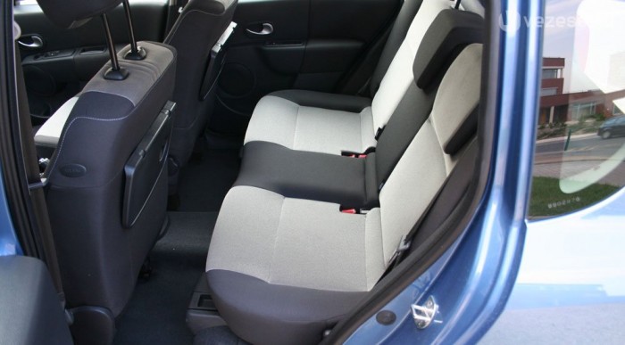 Tágassá tehető a lábtér