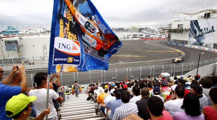 Massa győzött, Räikkönen kiesett 8 | Vezess 15 ezer néző hiányzott, több százan pedig nem láttak