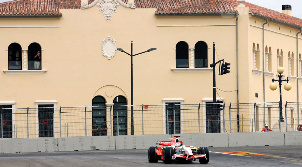 Massa győzött, Räikkönen kiesett 24