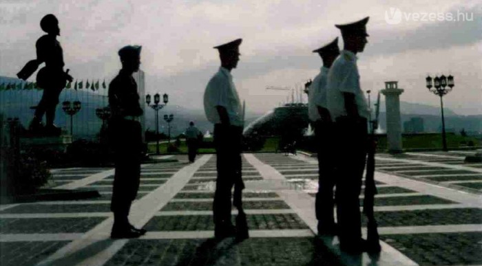 Vagy demokrácia, vagy benzin fillérekért