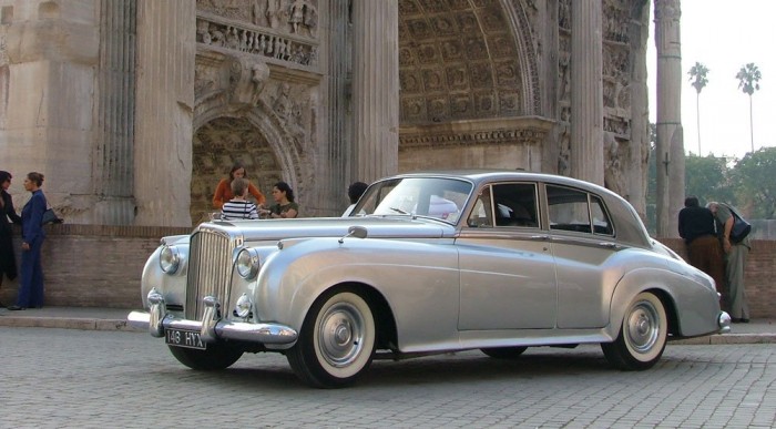 Ilyet csak sofőrrel kapunk