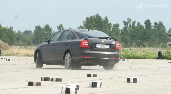 Elkelne a vezetéstechnikai továbbképzés