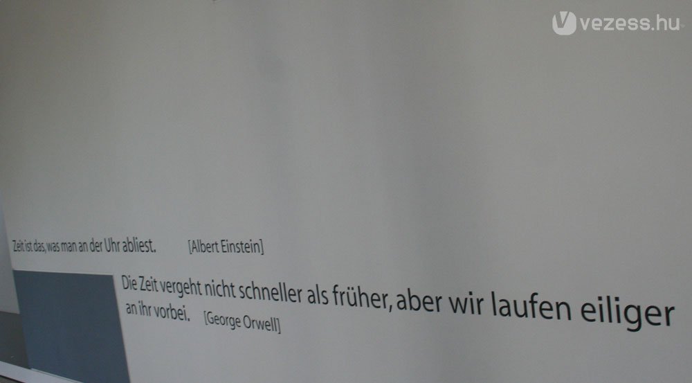 Einstein: Az idő az, amit az óráról leolvasunk. Orwell szerint az idő nem telik gyorsabban, mint régen, csak mind sietősebben szaladunk el mellette