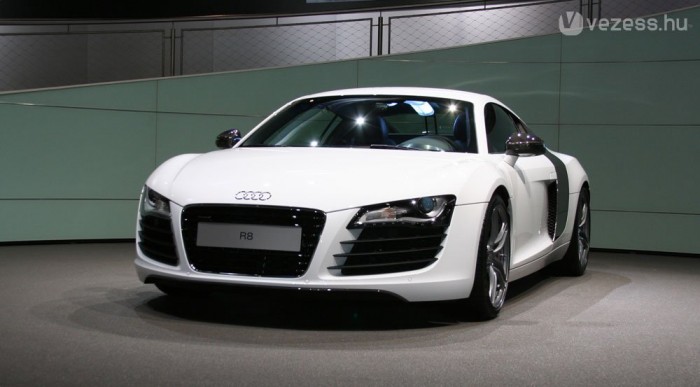R8, A8, A4 és A3 kabrió is van az Audi részlegében