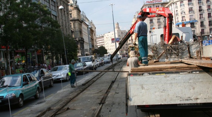 Iskolakezdésre kész lesz a síncsere a Múzeum körúton