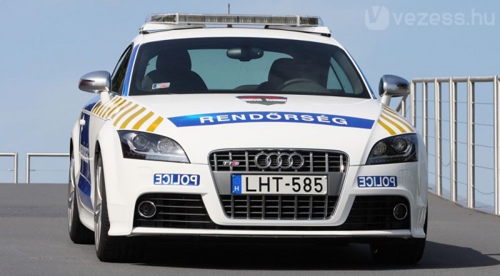 13 milliós szuperautó a rendőröknek 1