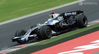 Rosberg jobb autót kér