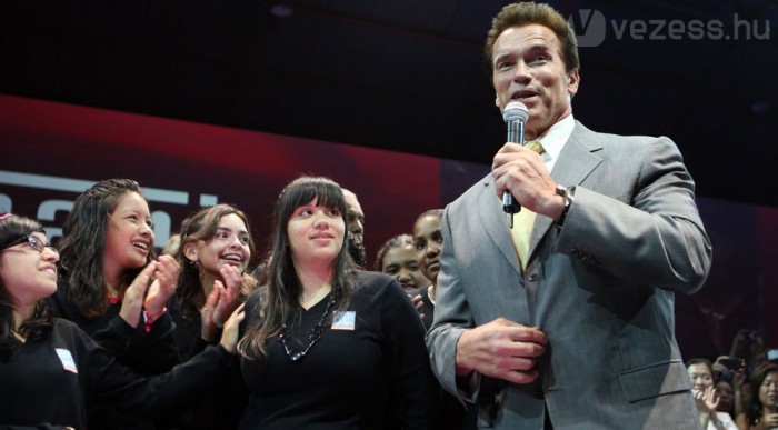 Leleplezték az új Ferrarit 7 | Vezess Kalifornia kormányzója nyitott az amerikai eseményt