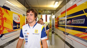 Alonso marad a Renault-nál