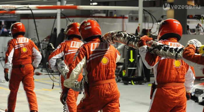 Ferrari: Leszerepeltünk! 8 | Vezess Pocsék csapatmunka