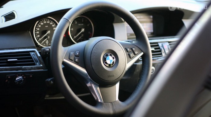 Izgalmasnak nem mondható, de vagány belső