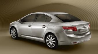 Miniautó és új Avensis a Toyotától