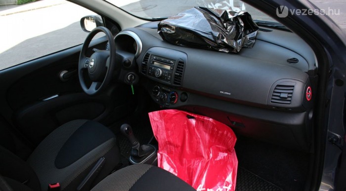 Hurrá, nem esik le a táska!