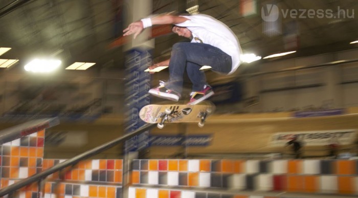 Gördeszkás gyorshajtót keresnek