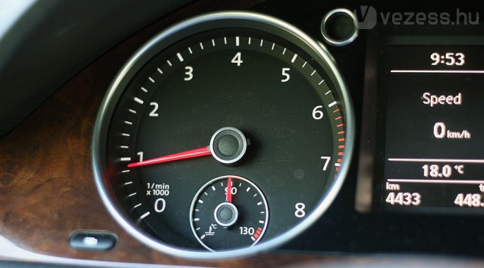 Több, mint Passat 8 | Vezess Végre tort ülhetünk a kék fény felett