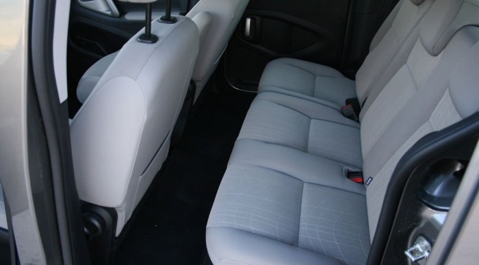 Széles, és van lábhely elég