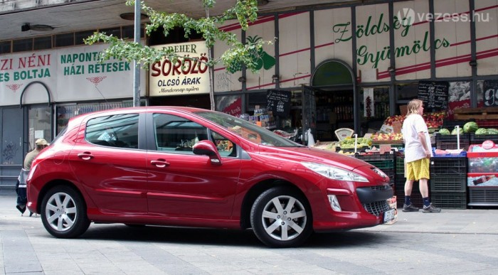 Az autó vagy a MÁV az olcsóbb? 10 A Déliből 1 óra 46 perc volt kocsival az út Balatonfüredig. A vonatoknak 2ó 20-6ó 27 perc közötti a menetideje