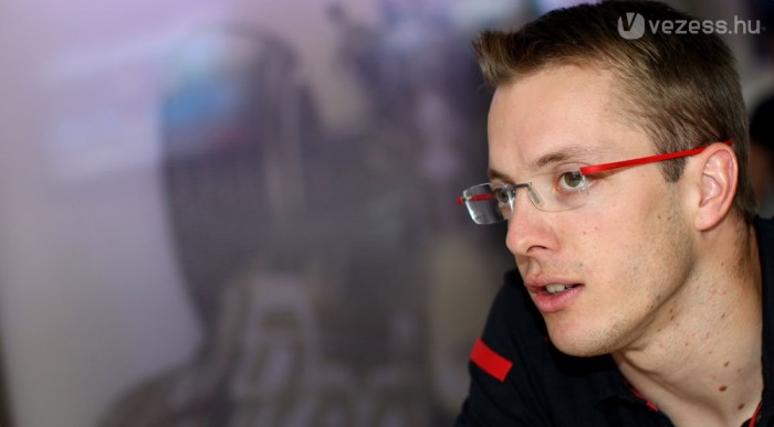 Hamilton nem először vágta le!