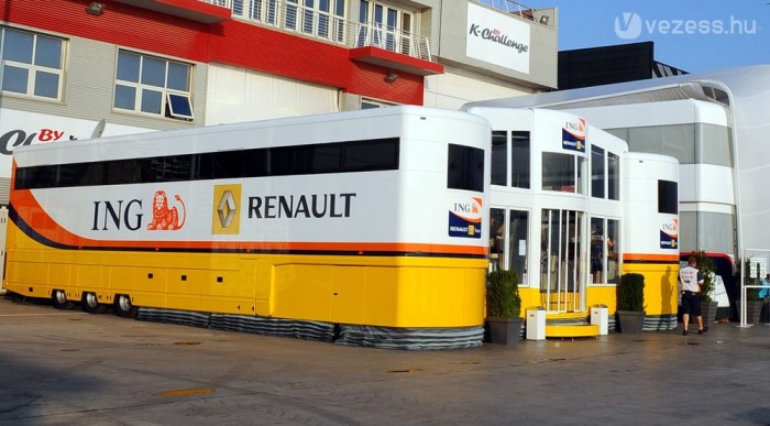 Coulthardot kiállították 10 | Vezess A csapat elhatárolódott a főnöktől