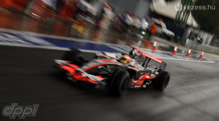 Hamilton megint a gumikon bukott