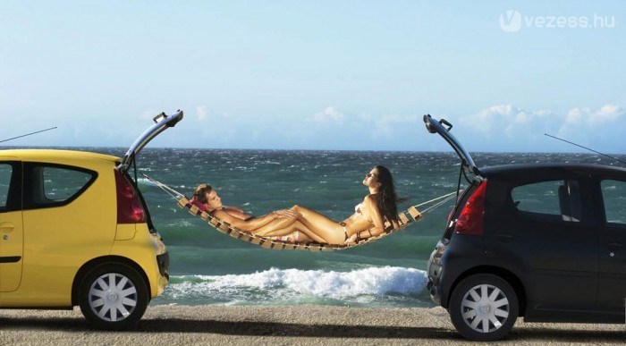 Remekel a Peugeot 107, rokonaival együtt