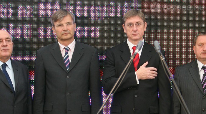 Gyors teszt az új M0-on 7 | Vezess A Himnusz szól éppen