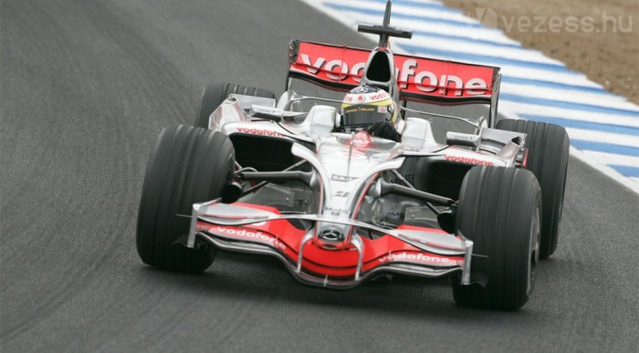 Vettel a csúcsra vezette a Red Bull-t 7 | Vezess Paffett helyét Pedro de la Rosa vette át