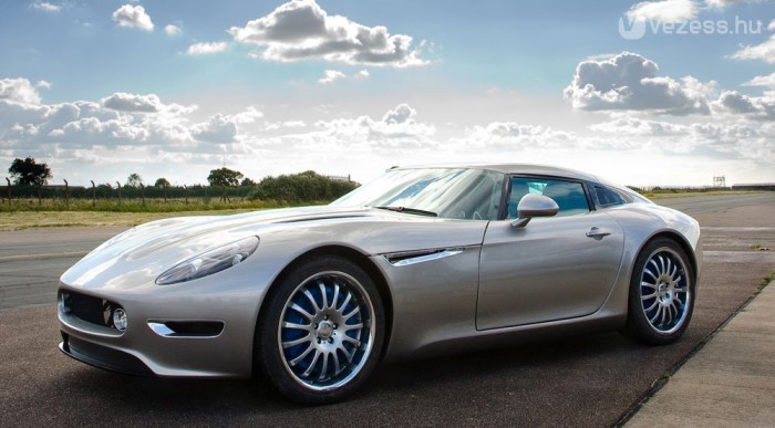 Négyszer 164 lóerős a Lightning GT. Naná hogy brit sportautó