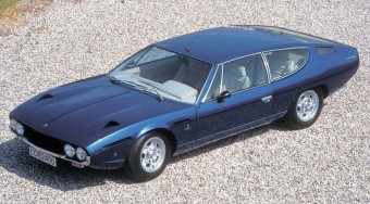 Négyajtós Lamborghini?