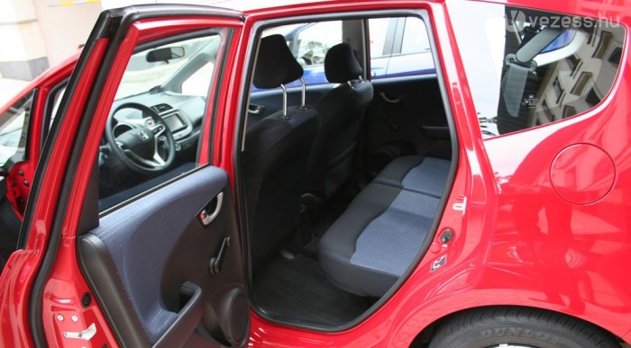 Rengeteg hely van hátul