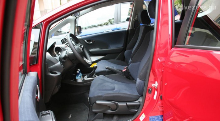 Jobb lett az üléshelyzet, de rövid az ülőlap