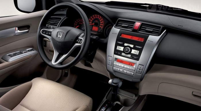Családi limuzin a Hondától 6