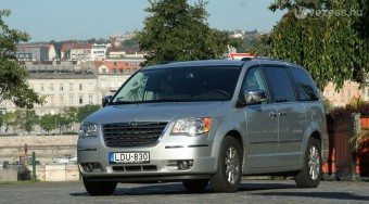 Chrysler Voyager: Acélbálna