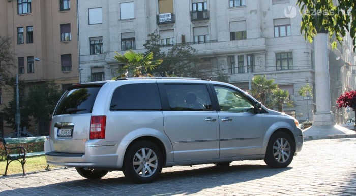 Komótos haladásra való