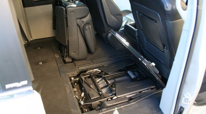 Két mozdulat és egy székkel kevesebb