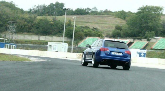 Versenypályára nem elég stabil