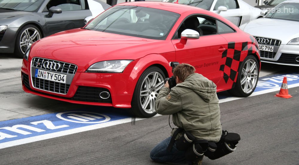 Audi R8: Versenyzés benyugtatózva 24