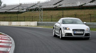 Audi R8: Versenyzés benyugtatózva