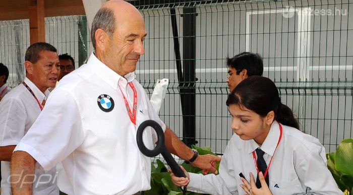 Nem Herr Sauber akart bombázni