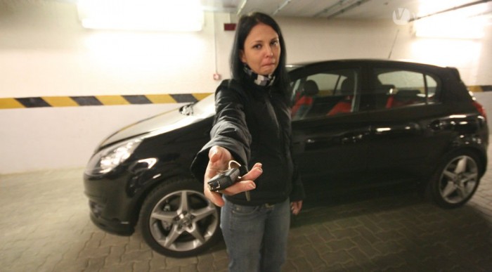 A megszorításokkal esik a jövedelem