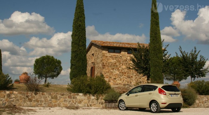 Három benzines és két dízelmotorral indulásként