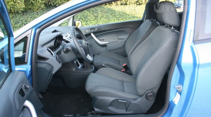 Az ülések is sportosabbak