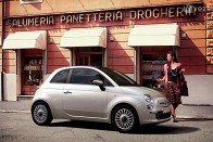 Sikkes, büszke árú és aranyos a Fiat 500