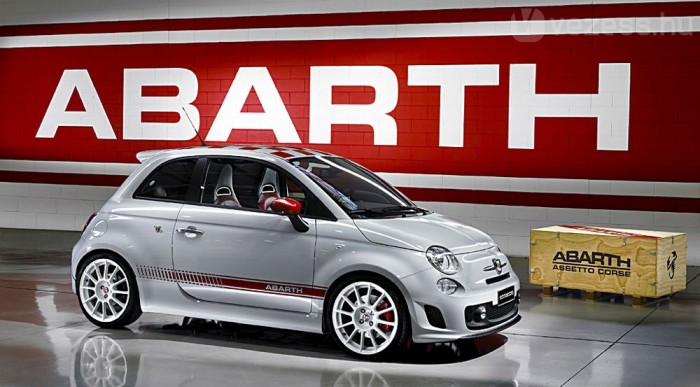 Külsőleg szinte ugyanolyan az SS