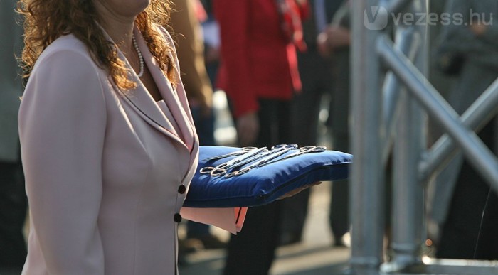 Végre miénk a Megyeri híd 7 | Vezess Sebészkonferencia lesz?