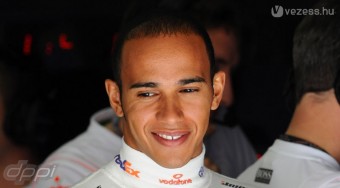 Hamilton Alonsót hergeli