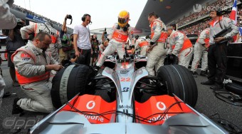 Schumi is Hamiltont dicséri