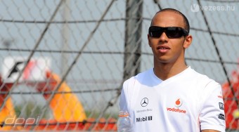 Hamilton, dögölj meg az autóban!